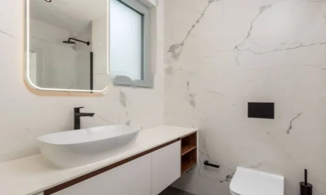 Недвижимость Трехкомнатная квартира в центре: 11