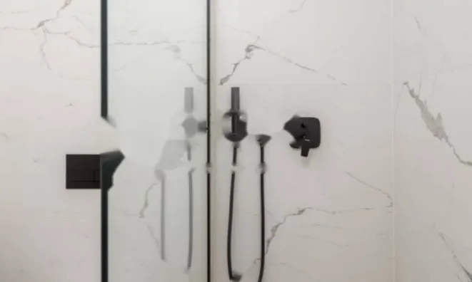 Недвижимость Трехкомнатная квартира в центре: 12