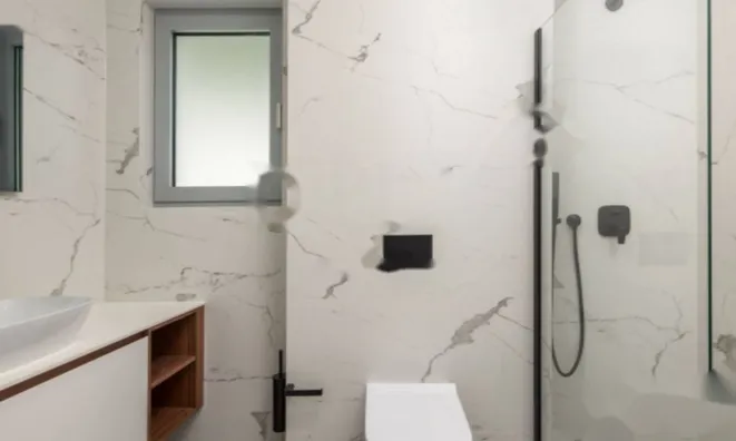 Недвижимость Трехкомнатная квартира в центре: 15