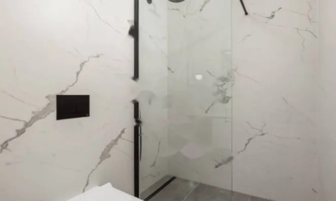 Недвижимость Трехкомнатная квартира в центре: 18