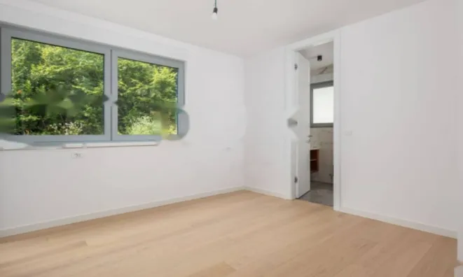 Недвижимость Трехкомнатная квартира в центре: 20