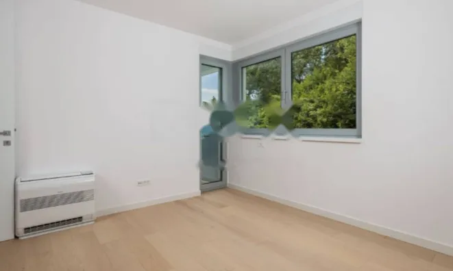 Недвижимость Трехкомнатная квартира в центре: 21