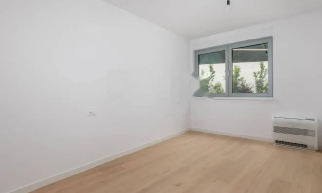 Недвижимость Трехкомнатная квартира в центре: 24