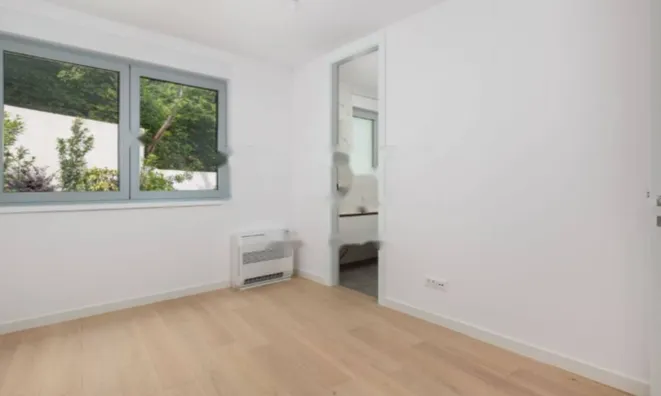 Недвижимость Трехкомнатная квартира в центре: 25