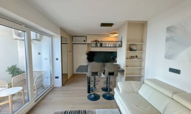 Недвижимость Двухкомнатная квартира в Центре: 2