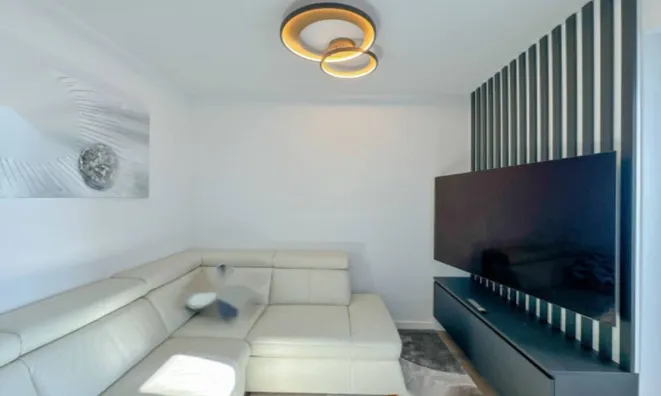 Недвижимость Двухкомнатная квартира в Центре: 3