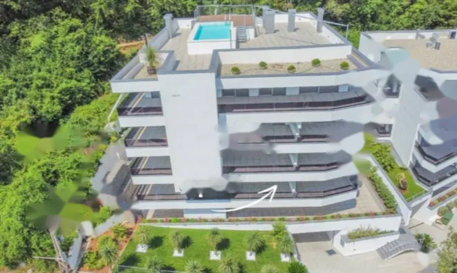 Недвижимость Трехкомнатная квартира Центр: 1