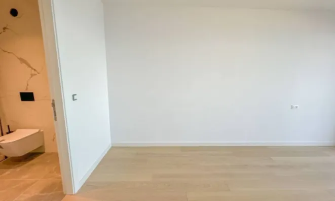 Недвижимость Трехкомнатная квартира Центр: 8