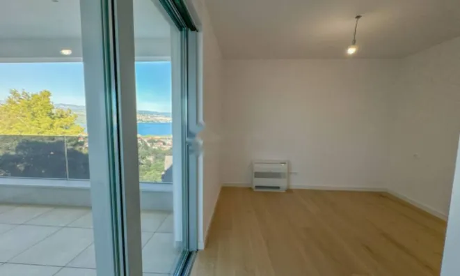 Недвижимость Трехкомнатная квартира Центр: 23