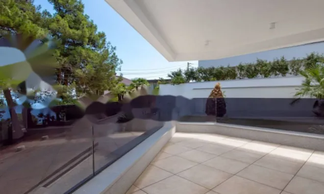 Недвижимость Трехкомнатная квартира в центре: 4