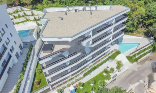 Недвижимость Трехкомнатная квартира в центре: 22