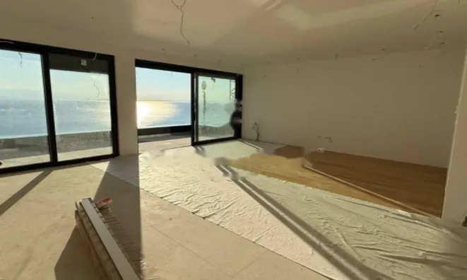 Недвижимость Четырехкомнатная квартира Центр: 14