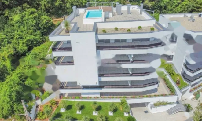 Недвижимость Трёхкомнатная квартира в центре: 1