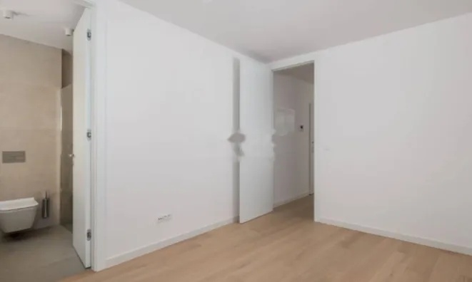 Недвижимость Трёхкомнатная квартира в центре: 13