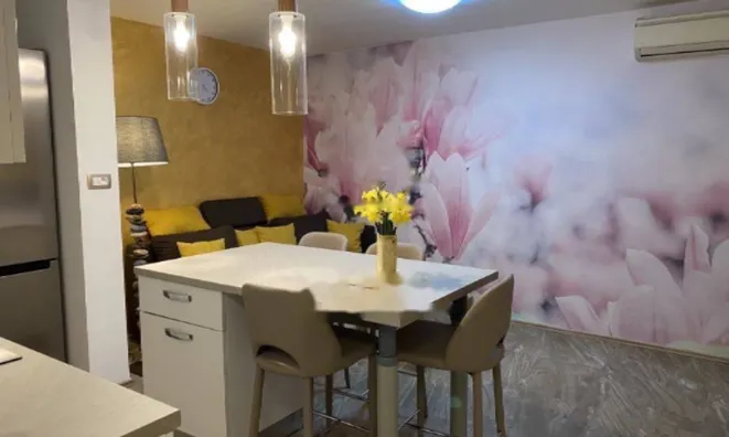 Недвижимость Двухкомнатная квартира, центр: 3