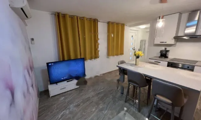 Недвижимость Двухкомнатная квартира, центр: 7