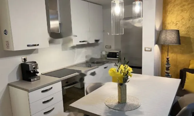 Недвижимость Двухкомнатная квартира, центр: 9