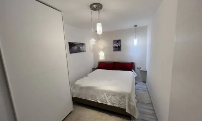 Недвижимость Двухкомнатная квартира, центр: 11