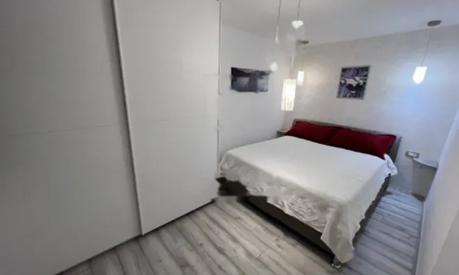 Недвижимость Двухкомнатная квартира, центр: 13