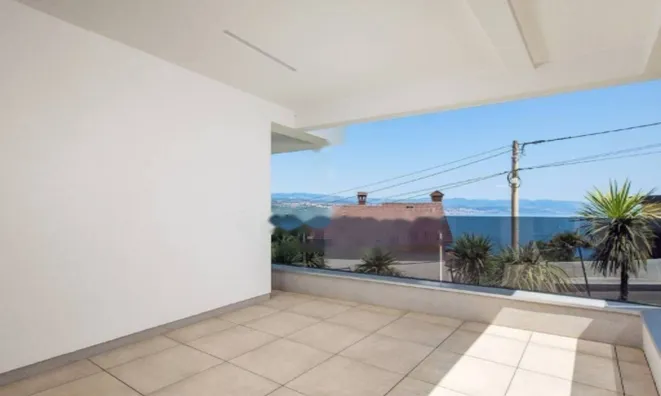 Недвижимость Трёхкомнатная квартира в центре: 1