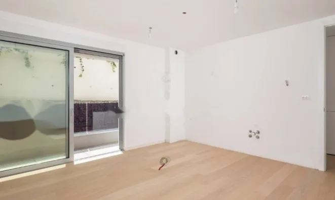 Недвижимость Трёхкомнатная квартира в центре: 14