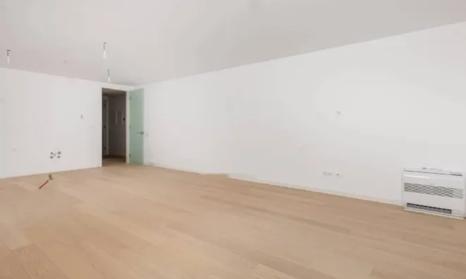 Недвижимость Трёхкомнатная квартира в центре: 23