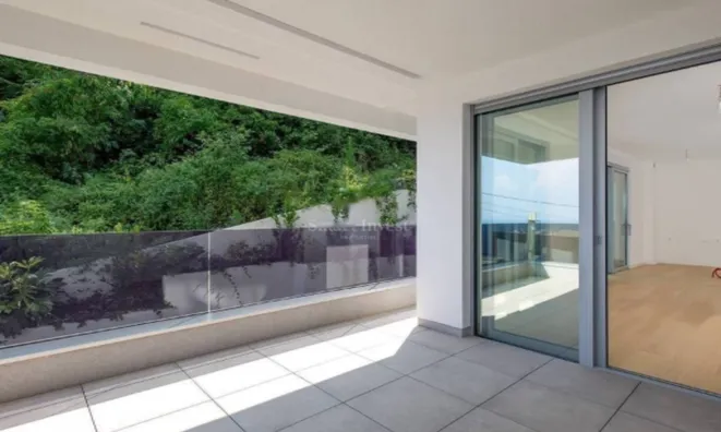 Недвижимость Трехкомнатная квартира в Центре: 10