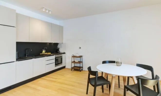 Недвижимость Двухкомнатная квартира, центр: 6