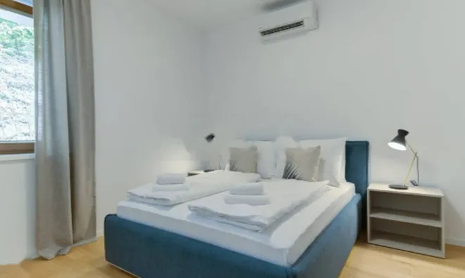 Недвижимость Двухкомнатная квартира, центр: 7