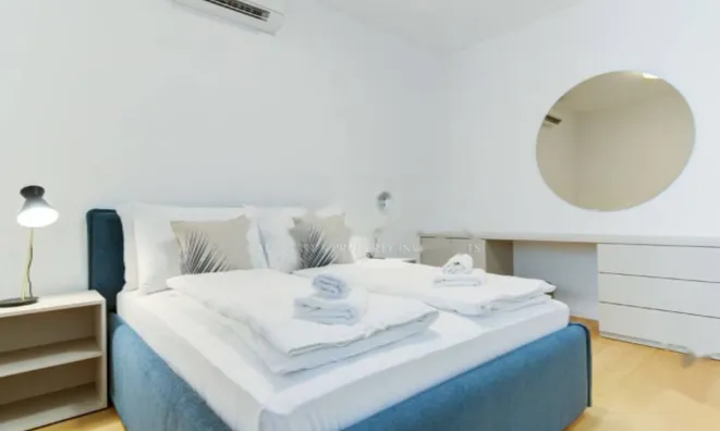 Недвижимость Двухкомнатная квартира, центр: 8