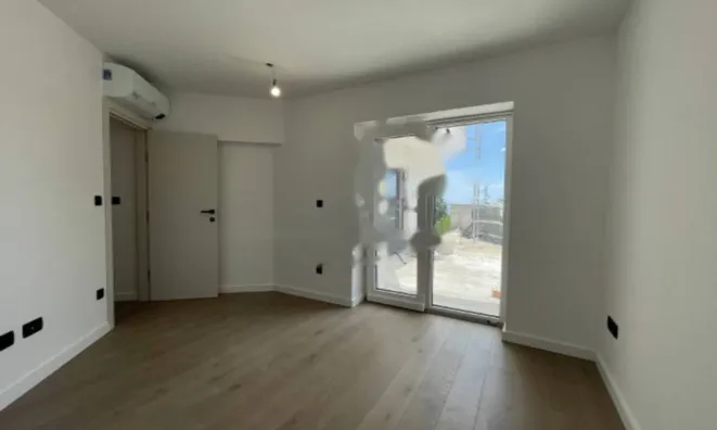 Недвижимость Трёхкомнатная квартира в центре: 1