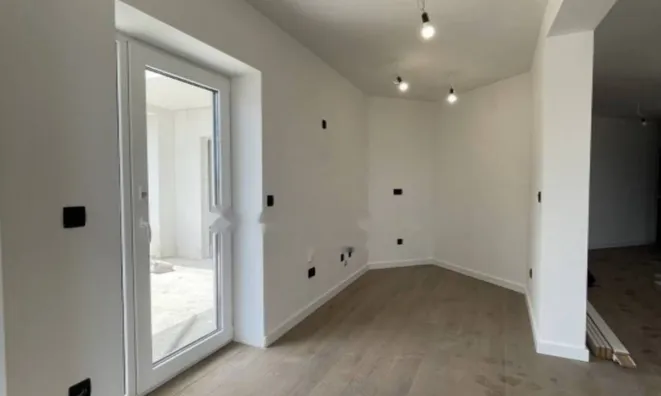 Недвижимость Трёхкомнатная квартира в центре: 9