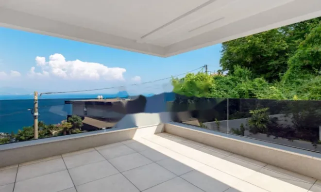 Недвижимость Трехкомнатная квартира Центр: 18