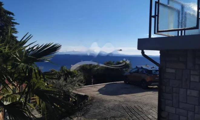 Недвижимость Трехкомнатная квартира в центре Опатии: 1