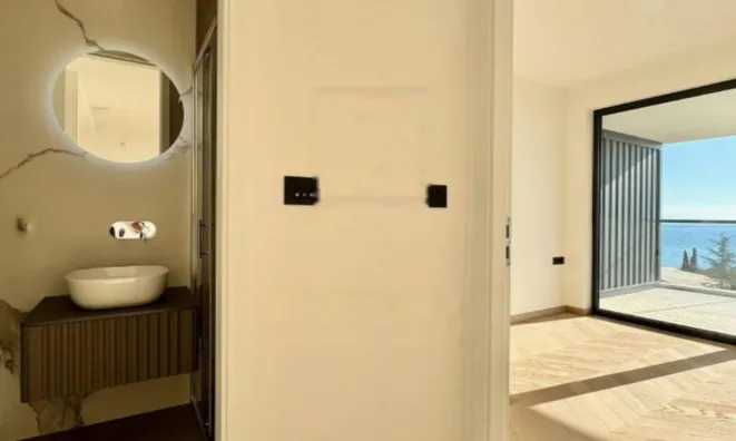 Недвижимость Двухкомнатная квартира, Опатия.: 8