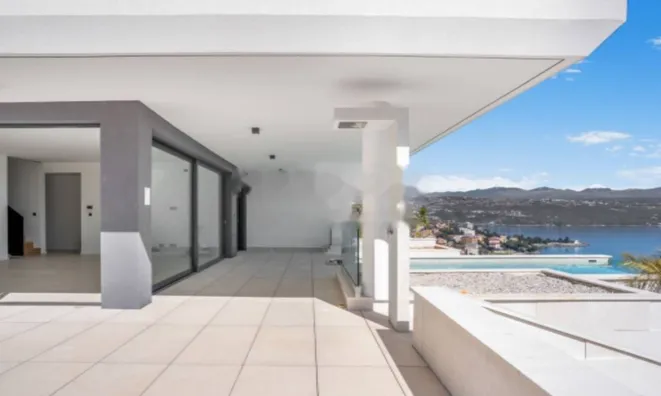 Недвижимость Четырехкомнатная квартира в центре Опатии: 1