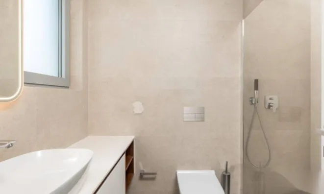 Недвижимость Трёхкомнатная квартира в центре: 8