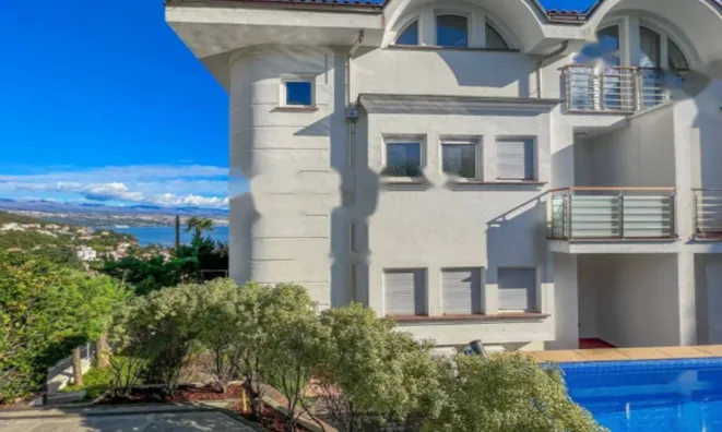 Недвижимость Трёхкомнатная квартира в центре: 22