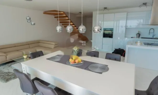 Недвижимость Квартира в Опатии на втором этаже: 30