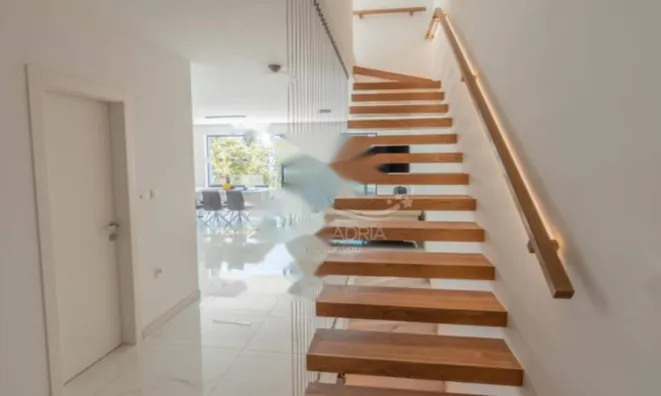 Недвижимость Квартира в Опатии на втором этаже: 41