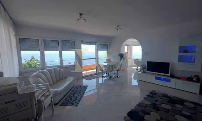 Недвижимость Трехкомнатная квартира, Опатия: 3