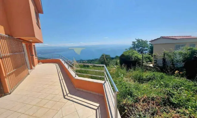 Недвижимость Трехкомнатная квартира, Опатия: 15