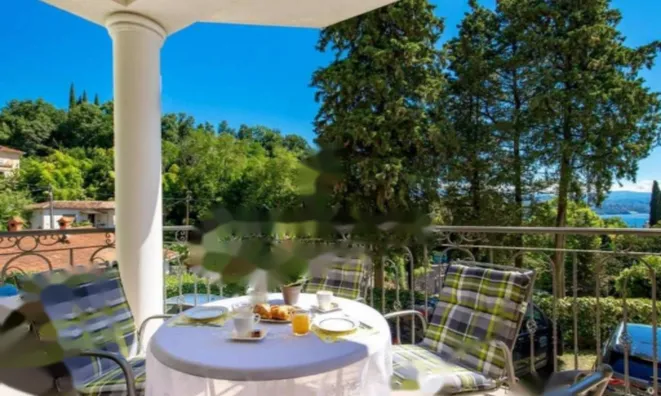 Недвижимость Двухкомнатная квартира Центр: 2