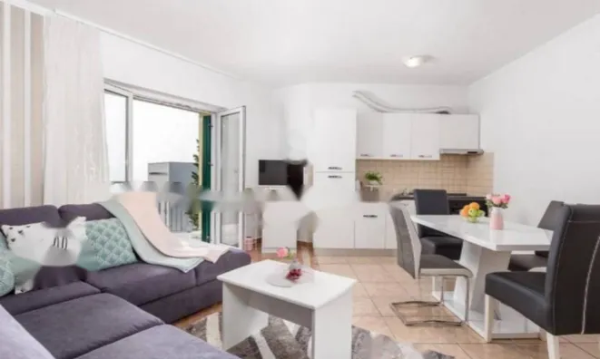 Недвижимость Двухкомнатная квартира Центр: 4