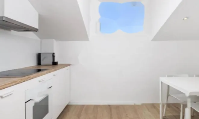 Недвижимость Трехкомнатная квартира, центр: 4