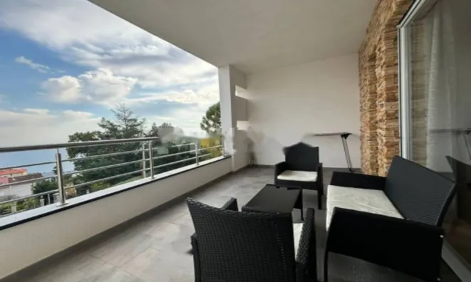 Недвижимость Трехкомнатная квартира в центре: 5