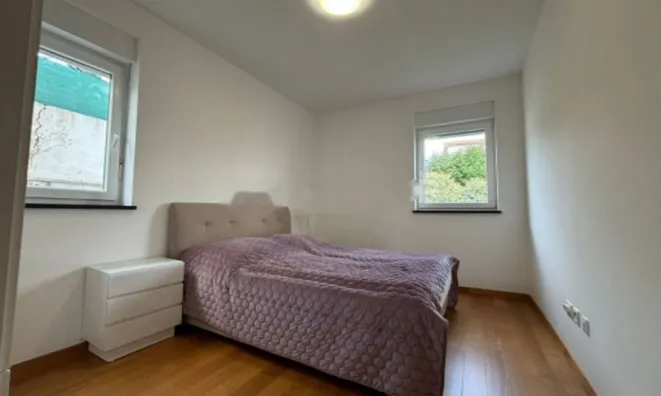 Недвижимость Трехкомнатная квартира в центре: 10