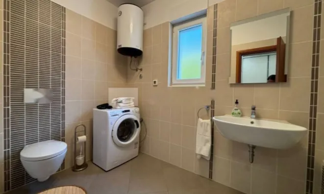 Недвижимость Трехкомнатная квартира в центре: 14