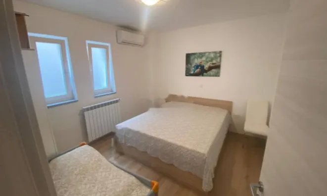 Недвижимость Трехкомнатная квартира, центр: 18