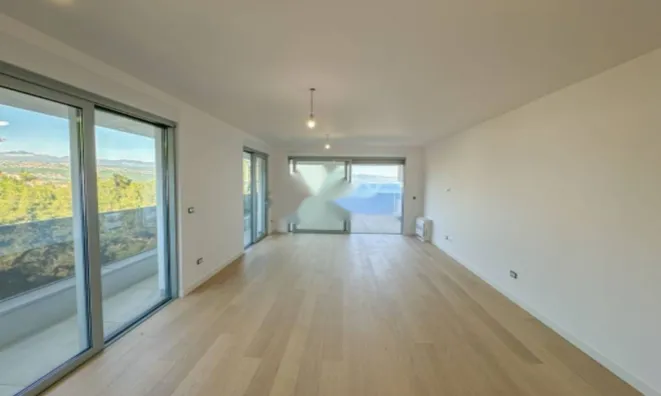 Недвижимость Трехкомнатная квартира Центр: 5